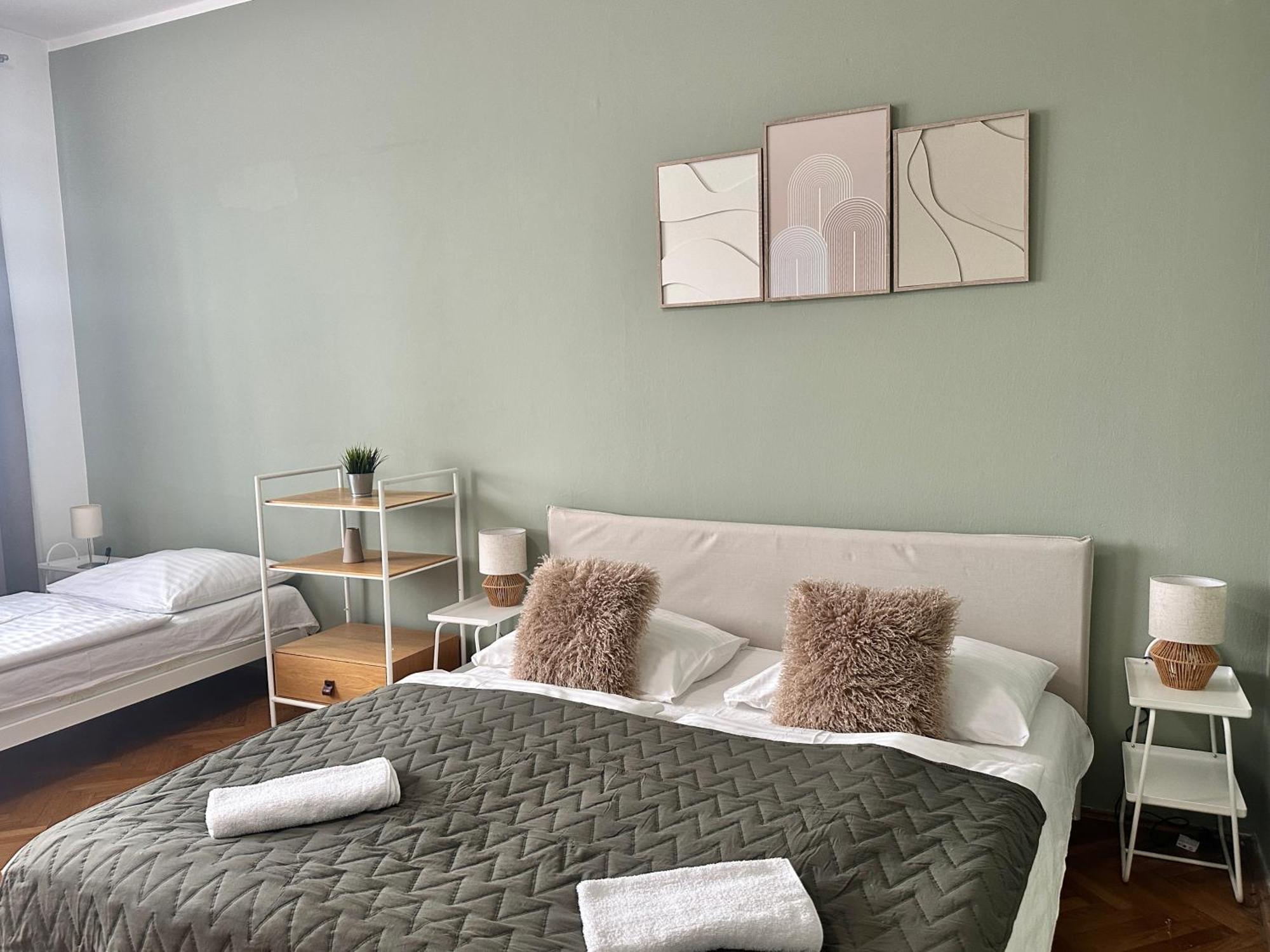 2br Gateway On The Rybna Apartment